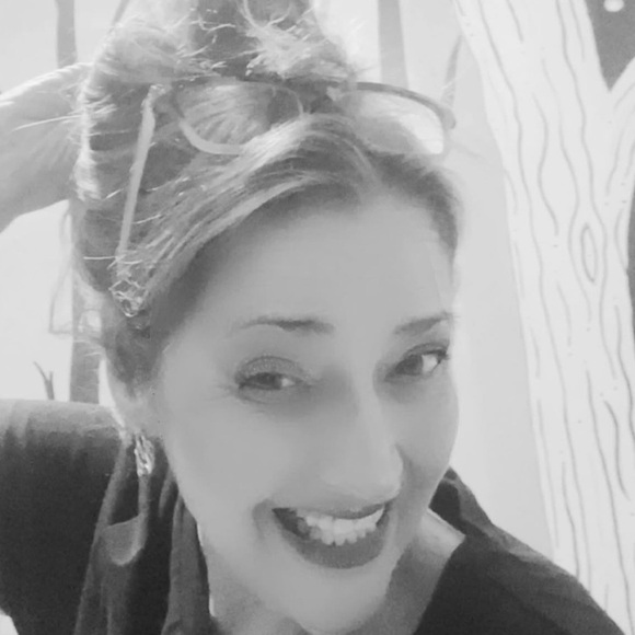 12/31 Co Hosting a Posh Party 🥳 - Picture 7 of 10